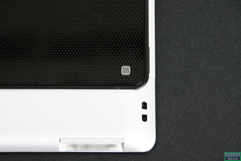 Illustration for article titled Manhandling the Sony Tablet and Explaining Its Fake Buttons